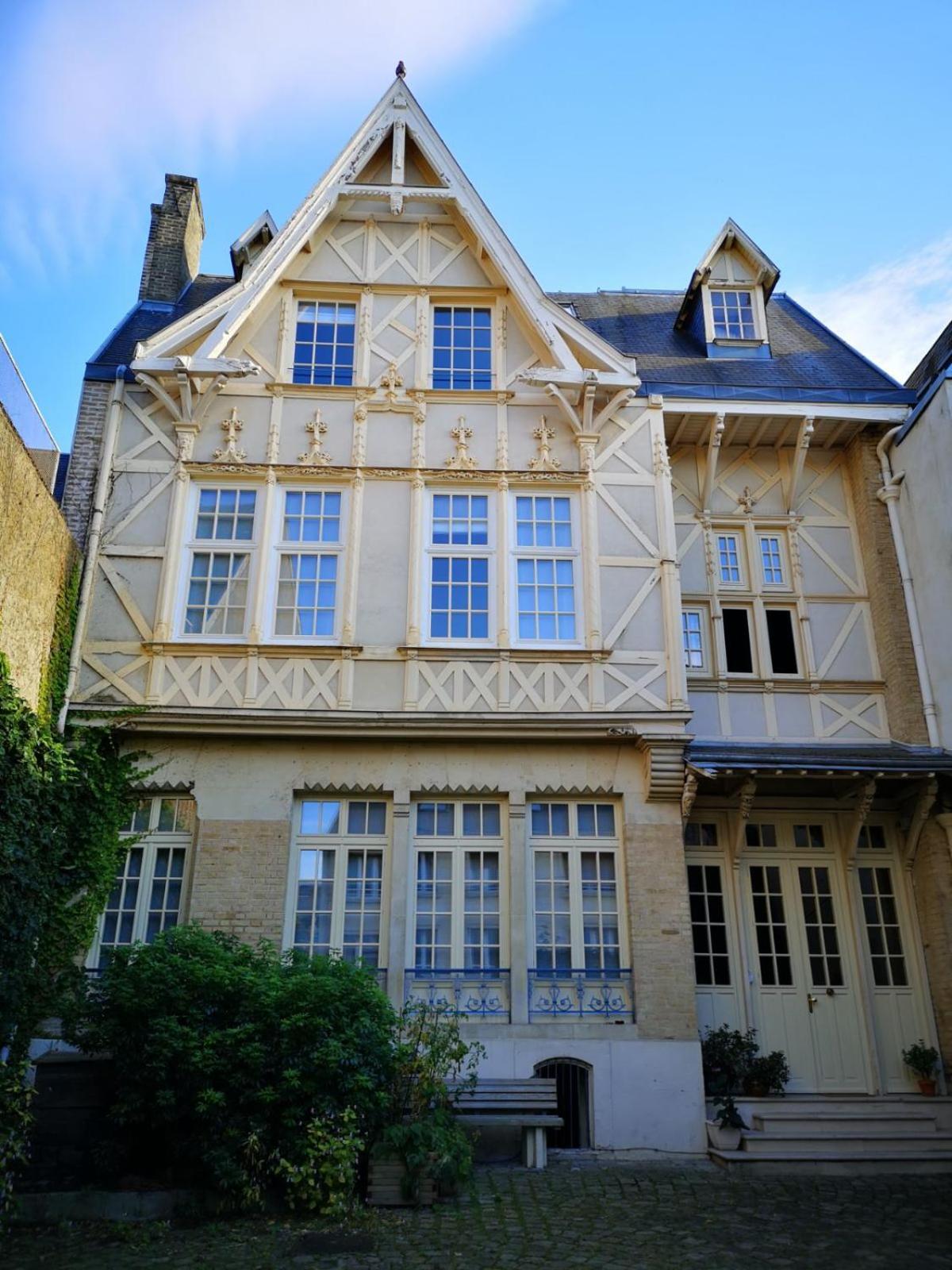 Les Visages Des Tournelles Bed & Breakfast Реймс Екстериор снимка